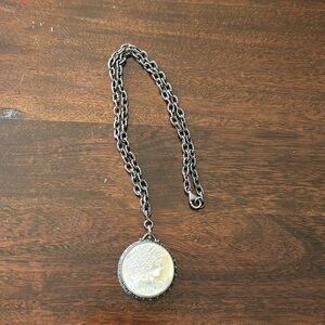 Cameo Mother of pearl necklace